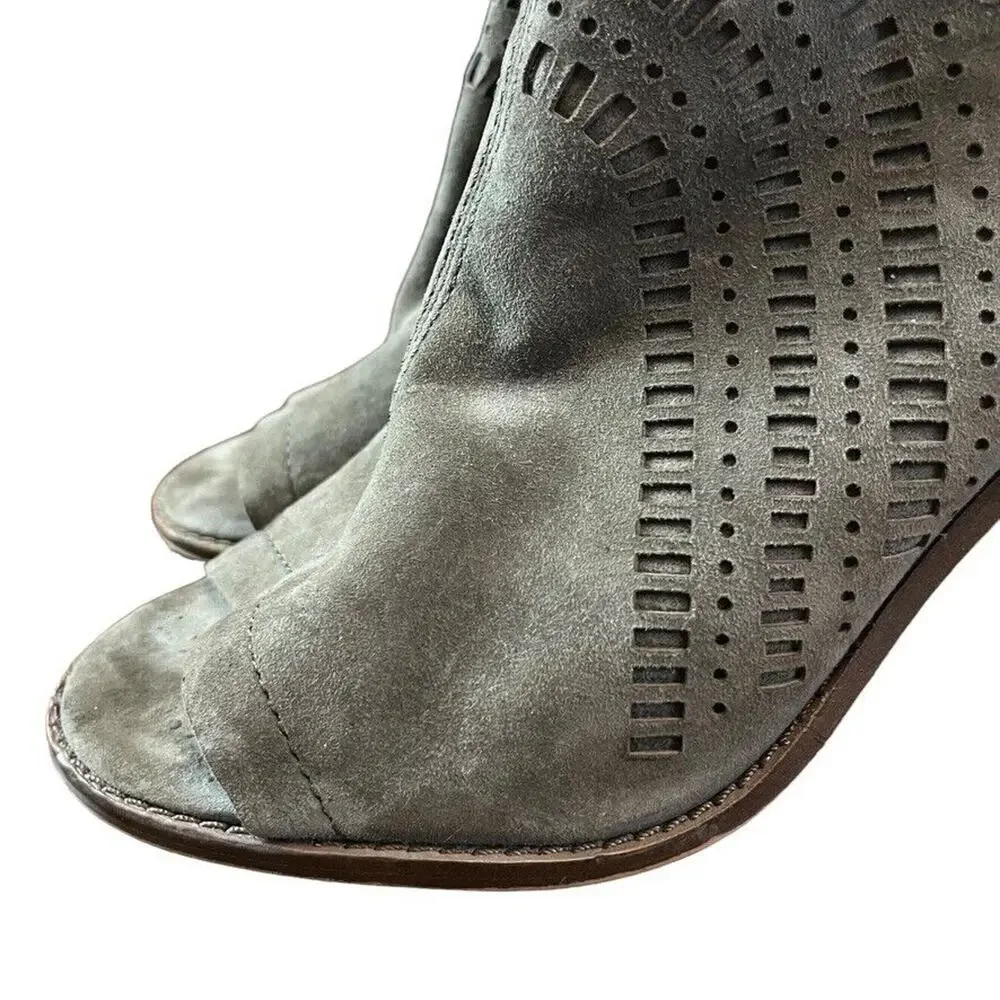 Vince Camuto good used